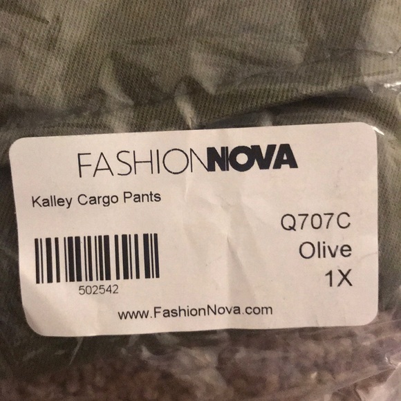 Fashion Nova Cargo Pants - Picture 2 of 2